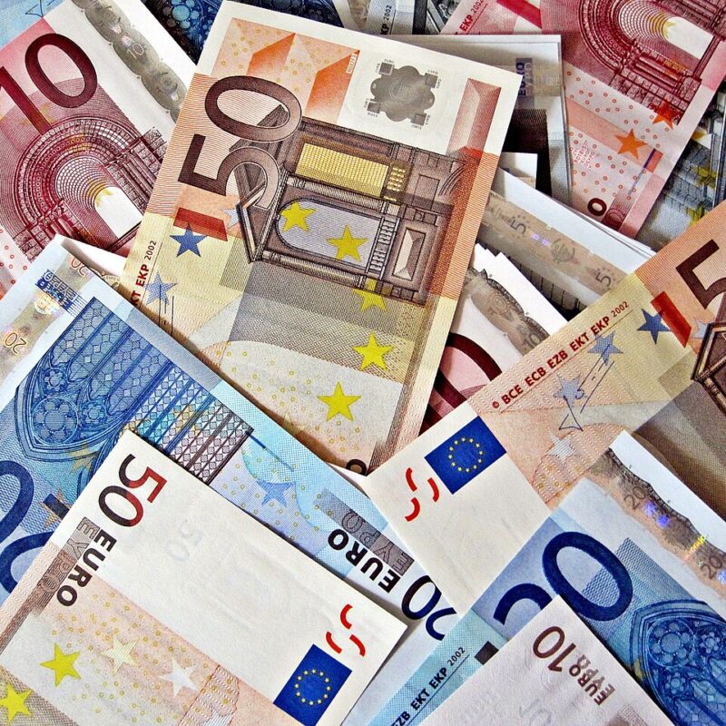 Κέρδισε £5.000 σε Μετρητά — Κατευθείαν στην Τράπεζά σου